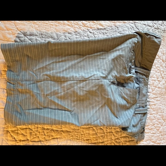 Volcom Shorts - Youth Waist Size 27 - Picture 6 of 11